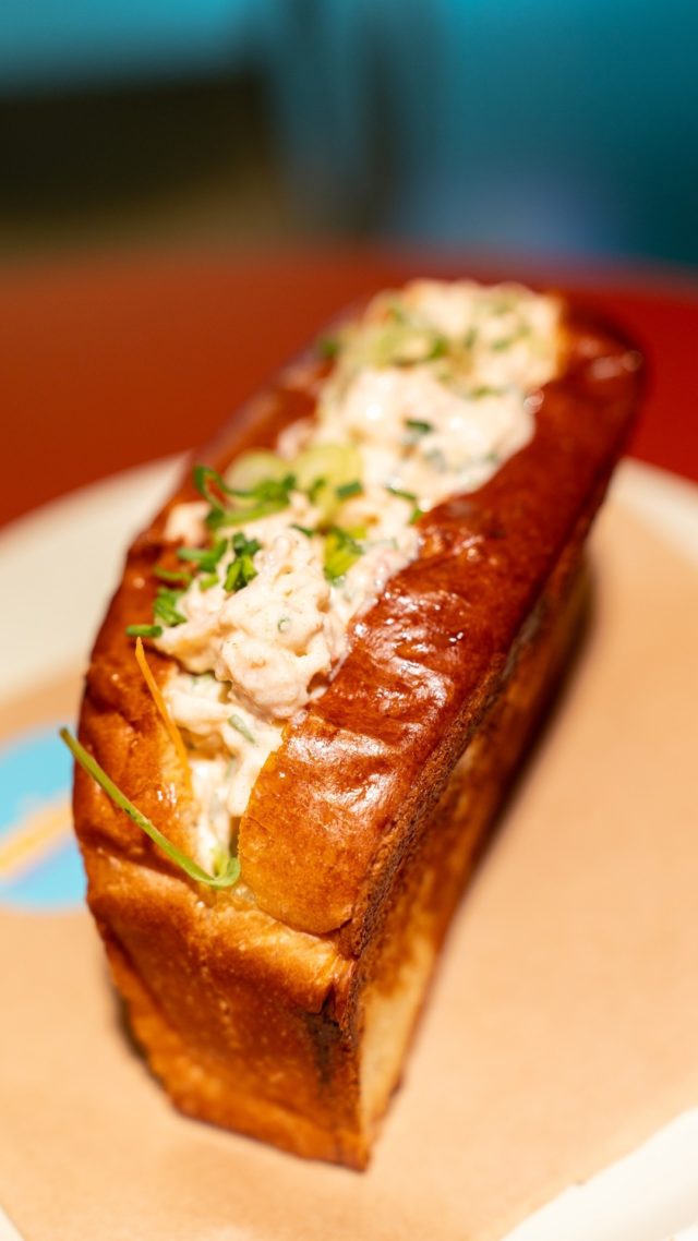 Luncher chez Briosh c’est une vraie partie de plaisir! 🎮
Briosh, voilà un nom qui va changer le game au moment de décider où aller manger entre potes. Ici, on se régale avec des brioches moelleux et gourmands comme jamais tout en jouant aux jeux vidéo vintage. Et si vous préférez vous la jouer en mode healthy, Briosh, c’est aussi des salades savoureuses et variées. Alors, ready player one ?
#briosh #gourmand #lunch #toast #saveurs #geneva #ConfederationCentre #LeShoppingVersionOriginale